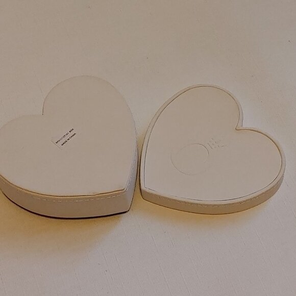 Pandora White Leatherette Heart Shaped Storage Box Retired - Picture 4 of 5